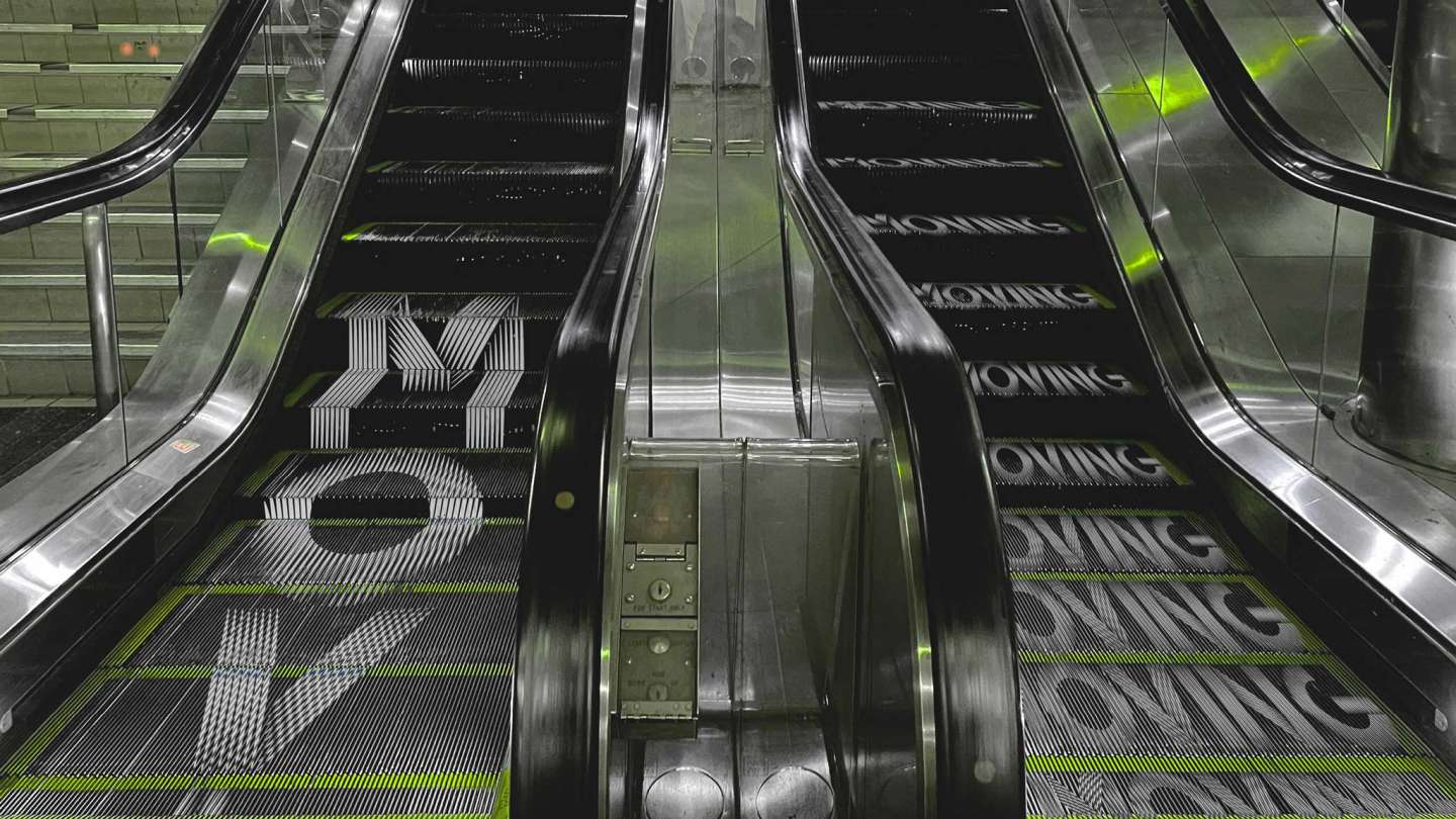 MOVING Display Typeface